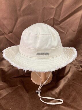 Jacquemus Bucket Hat off White